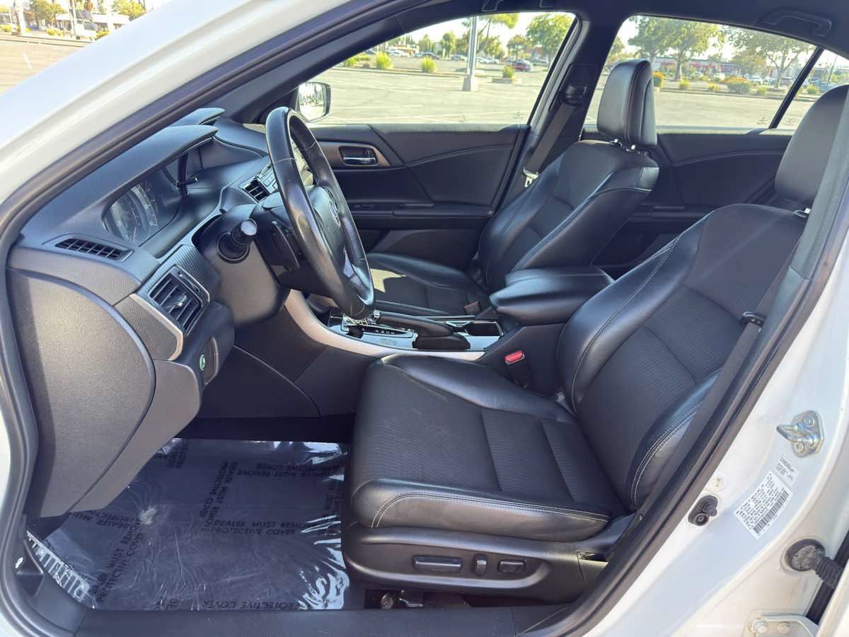 Used 2017 Honda Accord Sport image 13
