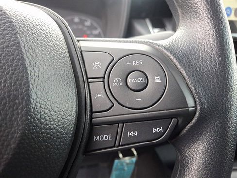 Used 2025 Toyota Corolla LE image 20