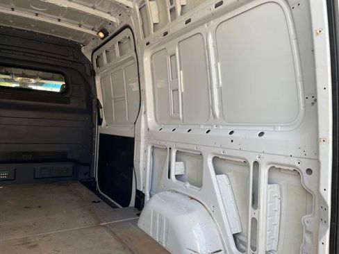 Used 2019 Mercedes-Benz Sprinter 2500 image 25