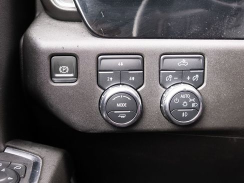 Used 2024 GMC Sierra 3500 SLE w/ SLE Value Package image 10