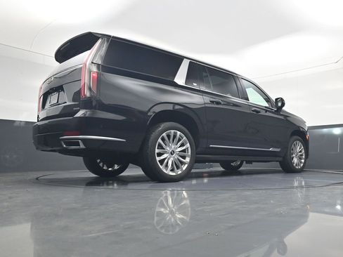 Used 2022 Cadillac Escalade ESV Premium Luxury image 25