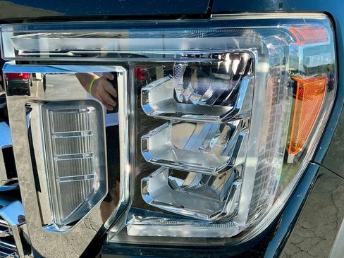 Used 2022 GMC Sierra 3500 Denali w/ Denali Ultimate Package AWD/4WD image 10