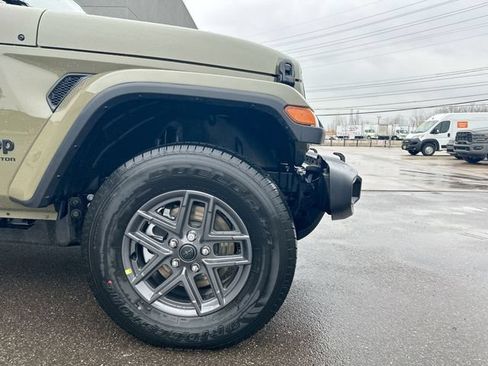 New 2026 Jeep Gladiator Sport AWD/4WD image 12
