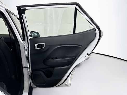 Used 2025 Hyundai Venue SEL image 29