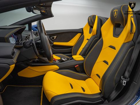 Used 2023 Lamborghini Huracan EVO image 23