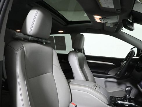 Used 2019 Toyota Highlander XLE image 34