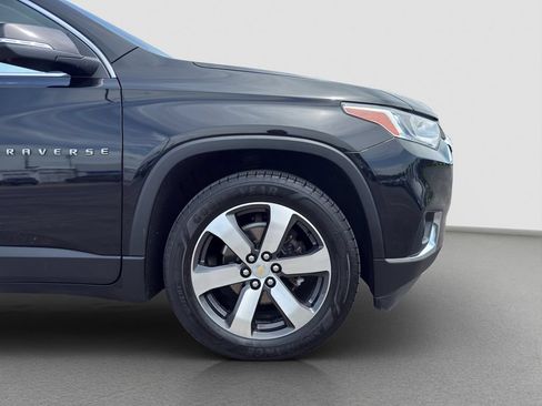 Used 2021 Chevrolet Traverse LT w/ LT Premium Package AWD/4WD image 21