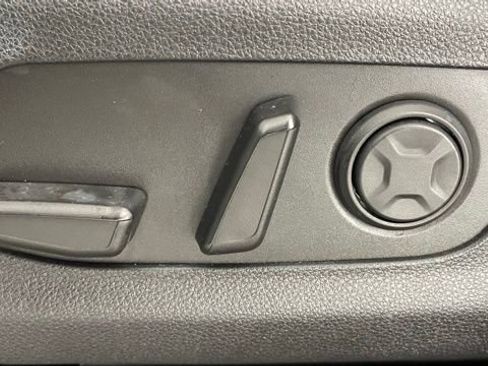 Used 2024 Kia Carnival SX image 34