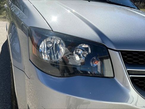 Used 2017 Dodge Grand Caravan GT image 28