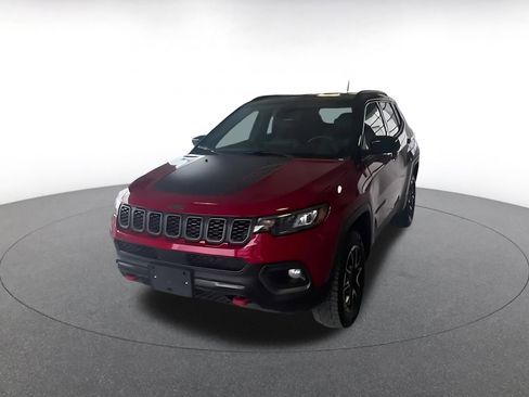 Used 2025 Jeep Compass Trailhawk image 8