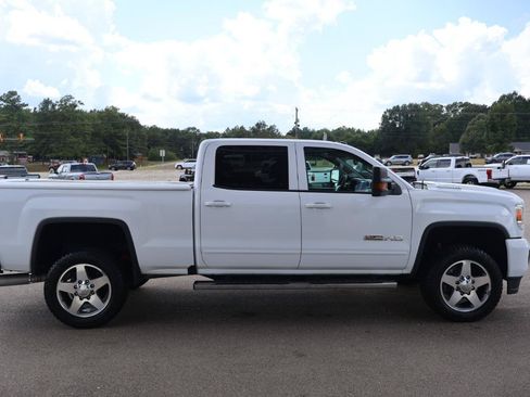 Used 2018 GMC Sierra 2500 SLT w/ Duramax Plus Package AWD/4WD image 4