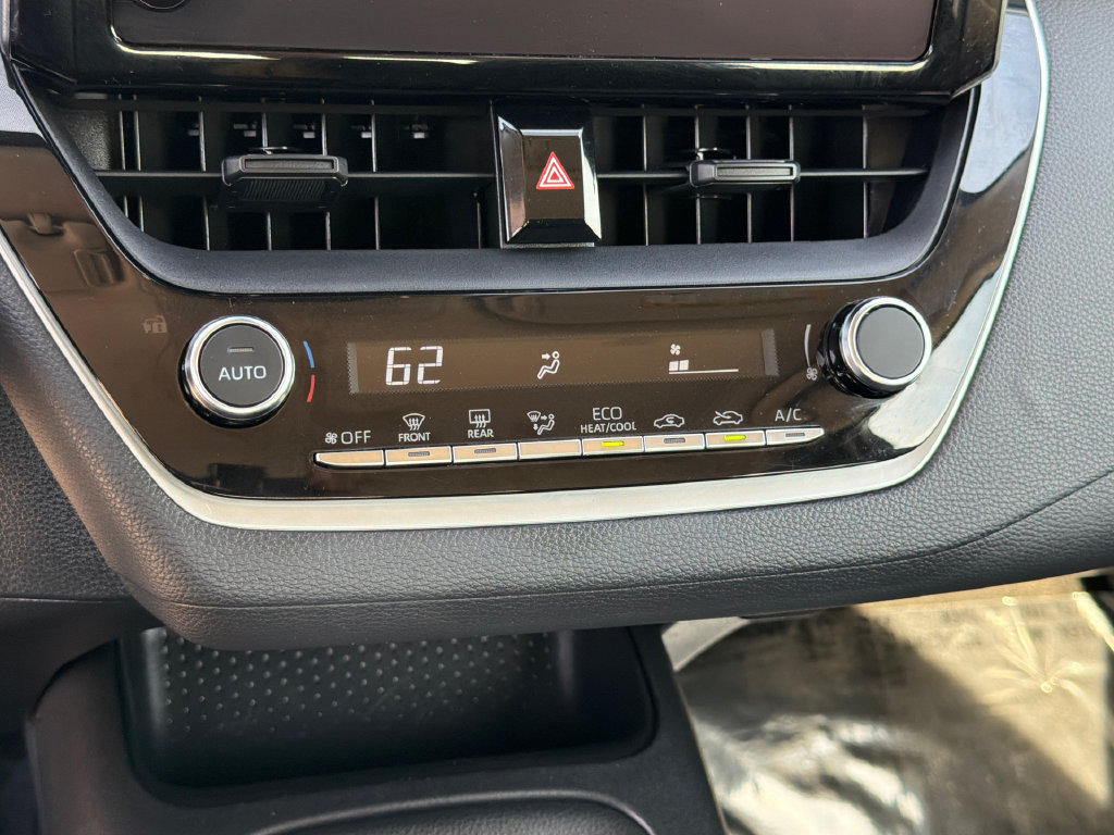 Used 2025 Toyota Corolla LE FWD image 28