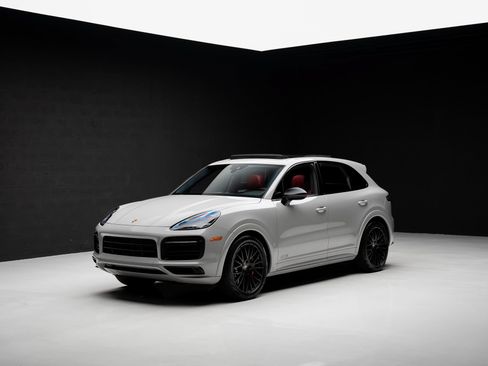 Used 2022 Porsche Cayenne GTS AWD/4WD image 4