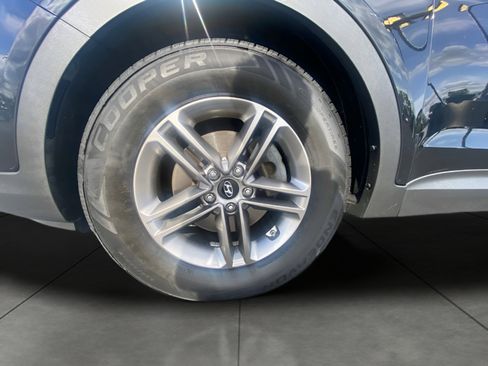 Used 2017 Hyundai Santa Fe Sport FWD image 4
