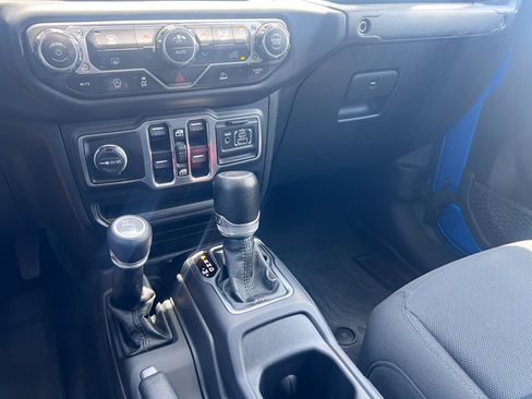 Used 2023 Jeep Gladiator Sport AWD/4WD image 27