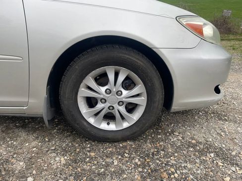Used 2004 Toyota Camry LE FWD image 26