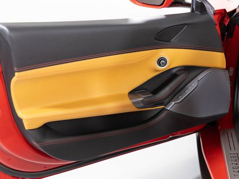 Used 2020 Ferrari Portofino image 31