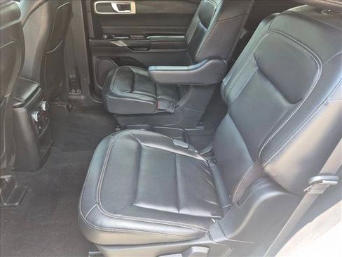 Used 2020 Ford Explorer XLT w/ Equipment Group 202A AWD/4WD image 17