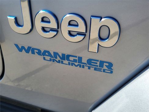 Used 2022 Jeep Wrangler Unlimited Sahara w/ Cold Weather Group image 12