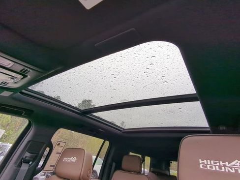 New 2026 Chevrolet Suburban High Country w/ Sun And Tow Package AWD/4WD image 35