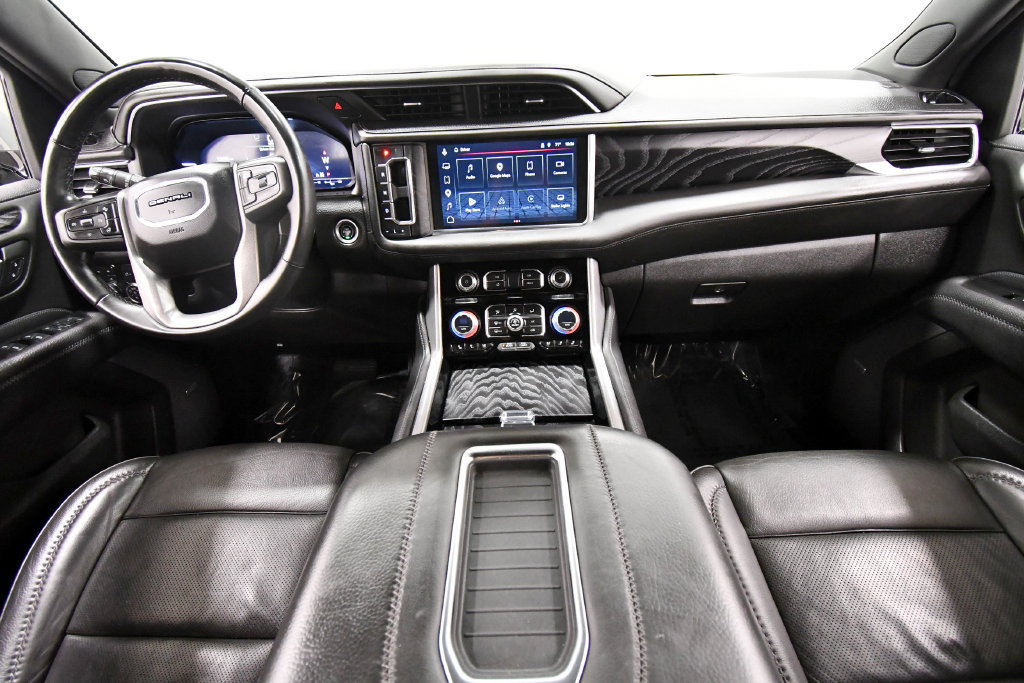 Used 2023 GMC Yukon XL Denali AWD/4WD image 3