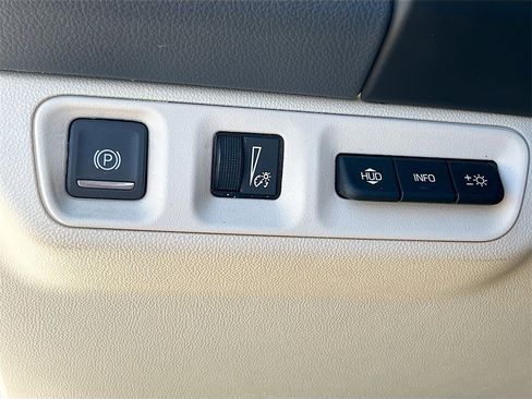 Used 2021 GMC Acadia Denali w/ Denali Technology Package image 10