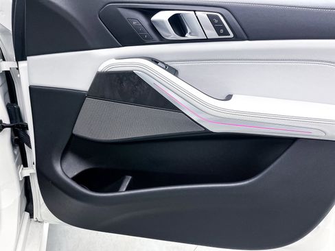 Used 2023 BMW X7 xDrive40i w/ M Sport Package image 47