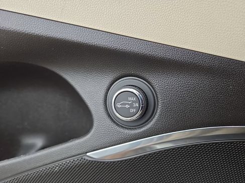 Used 2020 Buick Enclave Essence FWD image 20