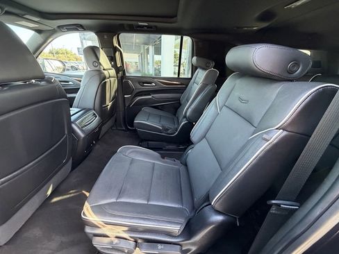 Used 2023 Cadillac Escalade ESV Premium Luxury AWD/4WD image 13