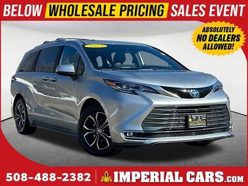 Used 2025 Toyota Sienna Platinum image 1
