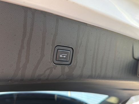 Used 2022 Chevrolet Traverse High Country FWD image 35