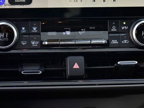 Certified 2023 Toyota Highlander XLE image 26