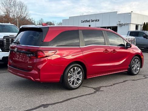 Used 2025 Honda Odyssey Touring image 2