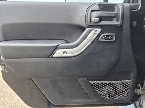 Used 2014 Jeep Wrangler Unlimited Sahara AWD/4WD image 14