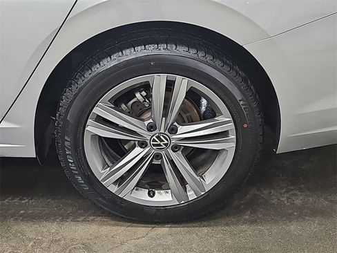 Used 2024 Volkswagen Jetta SE image 33