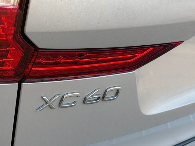Used 2024 Volvo XC60 B5 Ultimate AWD/4WD image 11