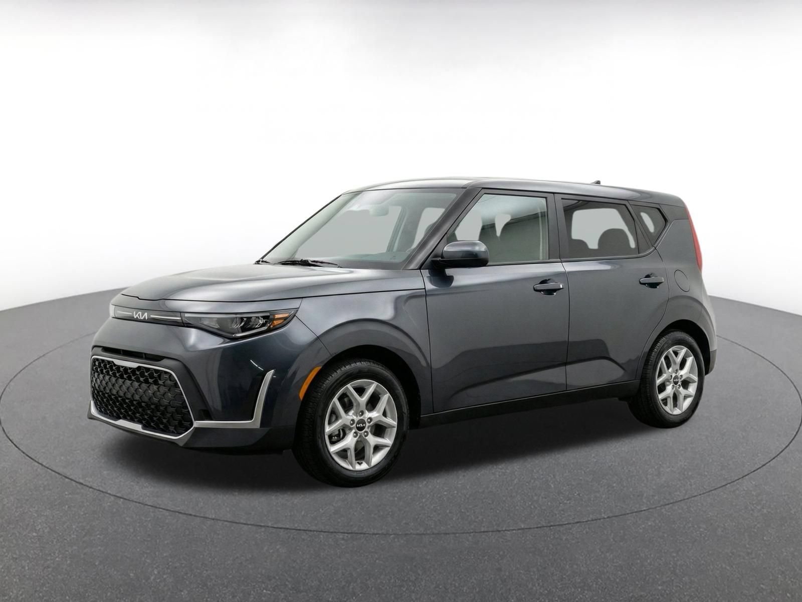 Used 2025 Kia Soul LX w/ LX Technology Package FWD image 3
