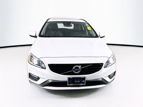 Used 2018 Volvo V60 T5 Dynamic w/ Vision Package image 2