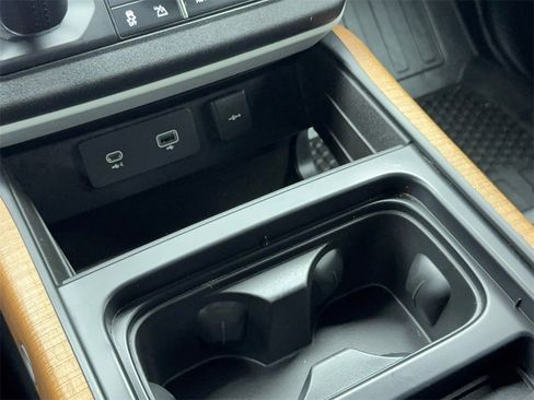 Used 2023 Land Rover Defender 110 S image 31