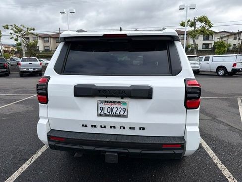 Used 2025 Toyota 4Runner SR5 AWD/4WD image 13