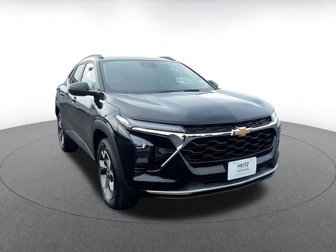 Used 2025 Chevrolet Trax LT image 3
