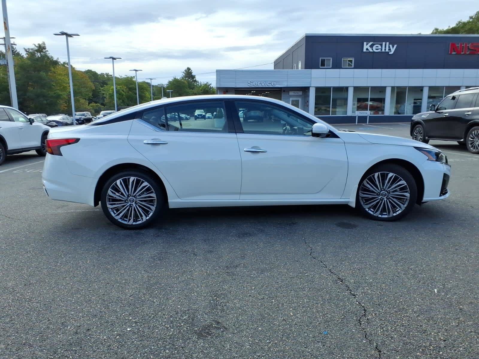 Used 2024 Nissan Altima 2.5 SL AWD/4WD image 4