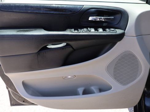 Used 2014 Dodge Grand Caravan SXT FWD image 12
