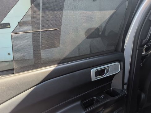 Used 2020 Ford Explorer Limited image 27