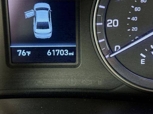 Used 2018 Hyundai Sonata SE w/ Cargo Package FWD image 16