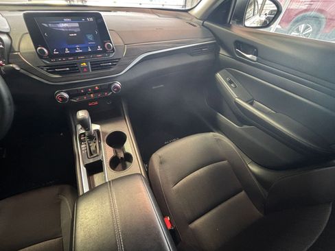 Used 2025 Nissan Altima 2.5 SV image 36