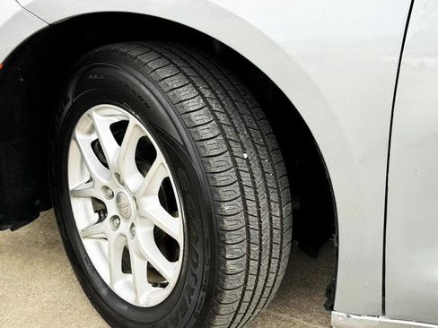 Used 2020 Chrysler Pacifica Touring-L image 24