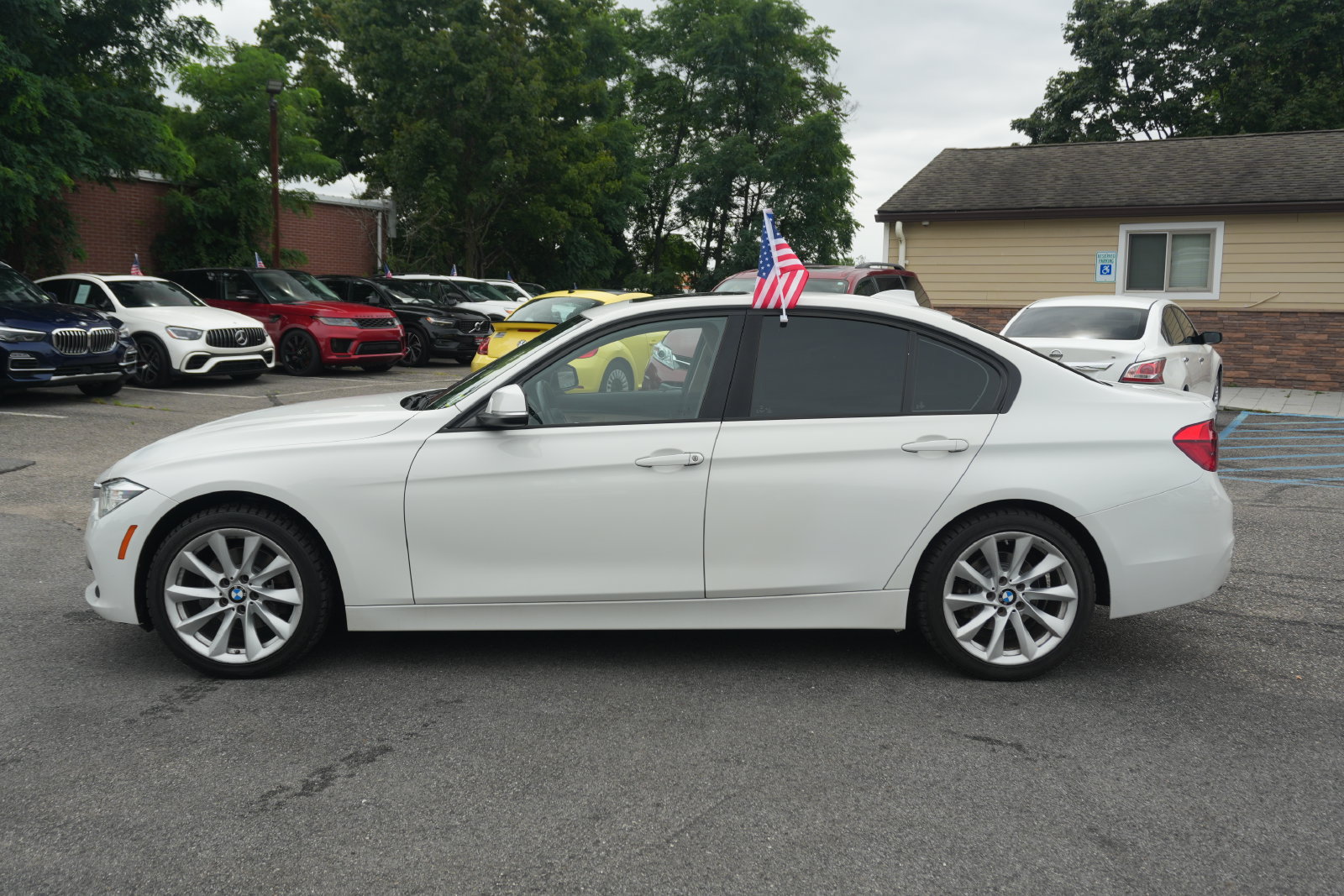 Used 2018 BMW 320i xDrive Sedan w/ Convenience Package AWD/4WD image 8