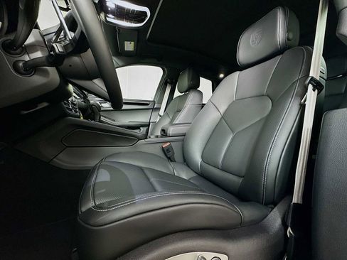 New 2026 Porsche Macan image 5