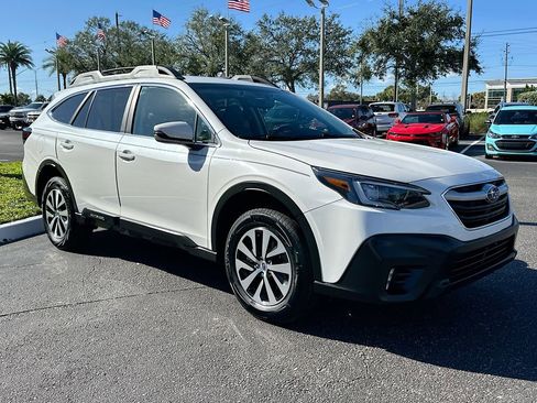 Used 2020 Subaru Outback Premium image 4